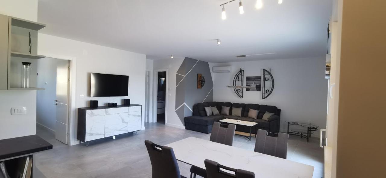 Volme Pool Apartment Banjole Exterior photo