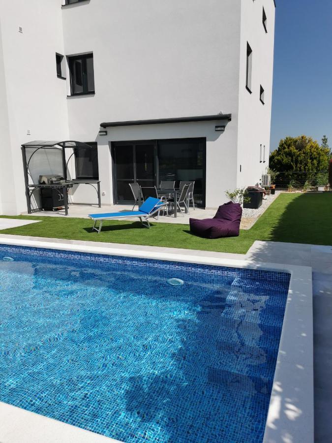 Volme Pool Apartment Banjole Exterior photo